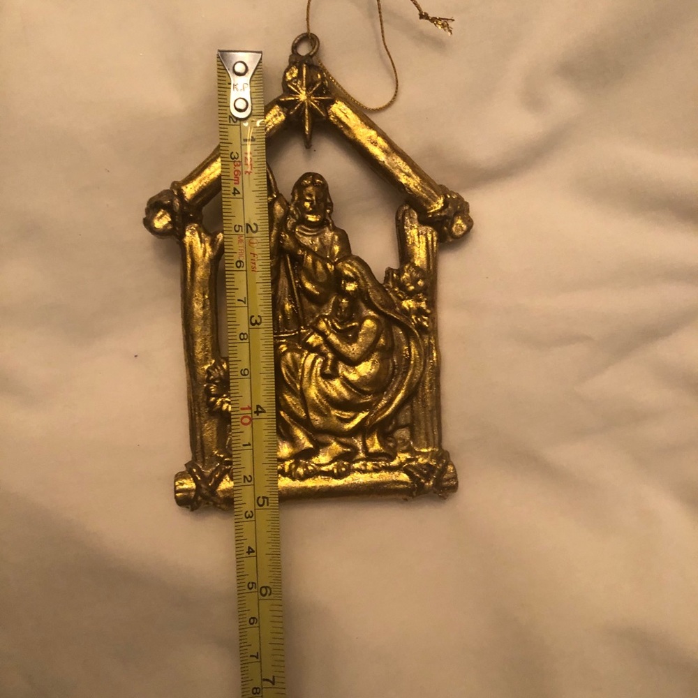 NWOT GOLD NATIVITY SCENE ORNAMENT - Picture 3 of 4